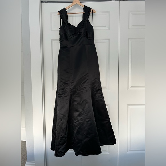 Hayley Paige Occasions size 14 black gown - Picture 3 of 13
